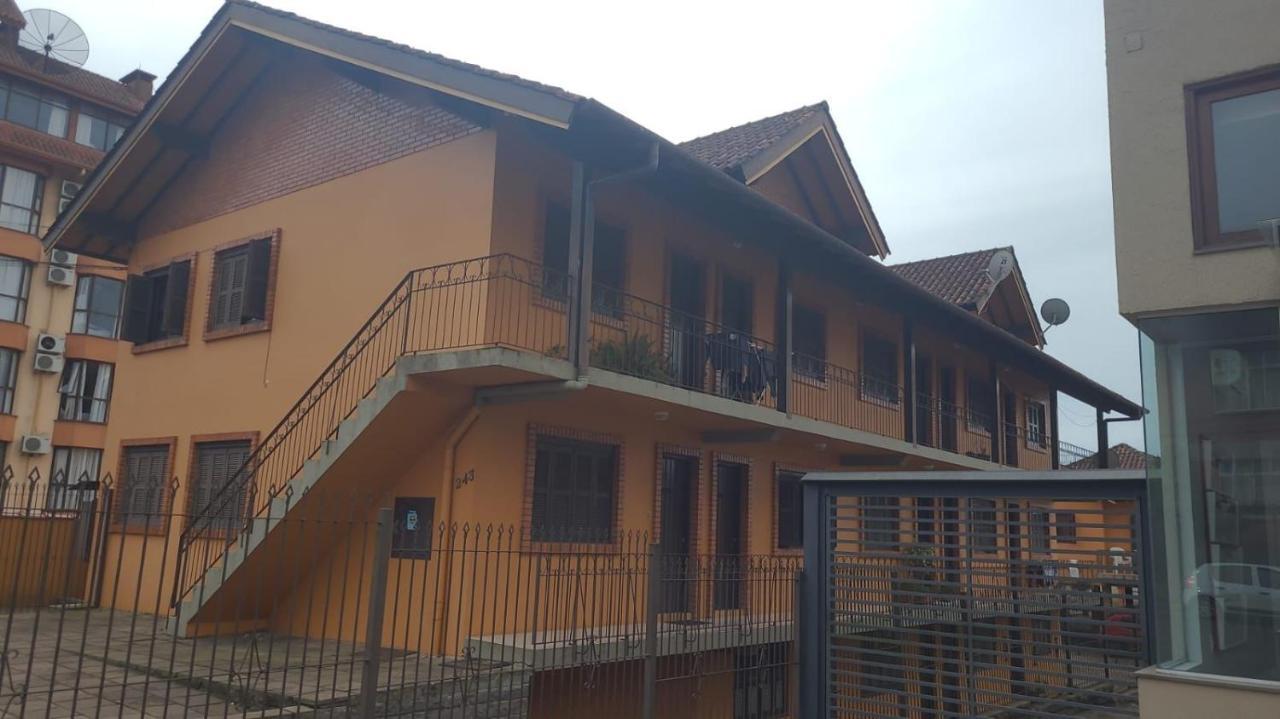 Apartamento Com Otimo Custo - Beneficio No Centro De Canela Luaran gambar